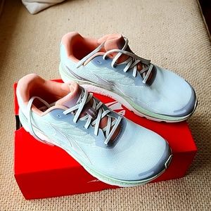 Women's Size 9 Altra Rivera 2